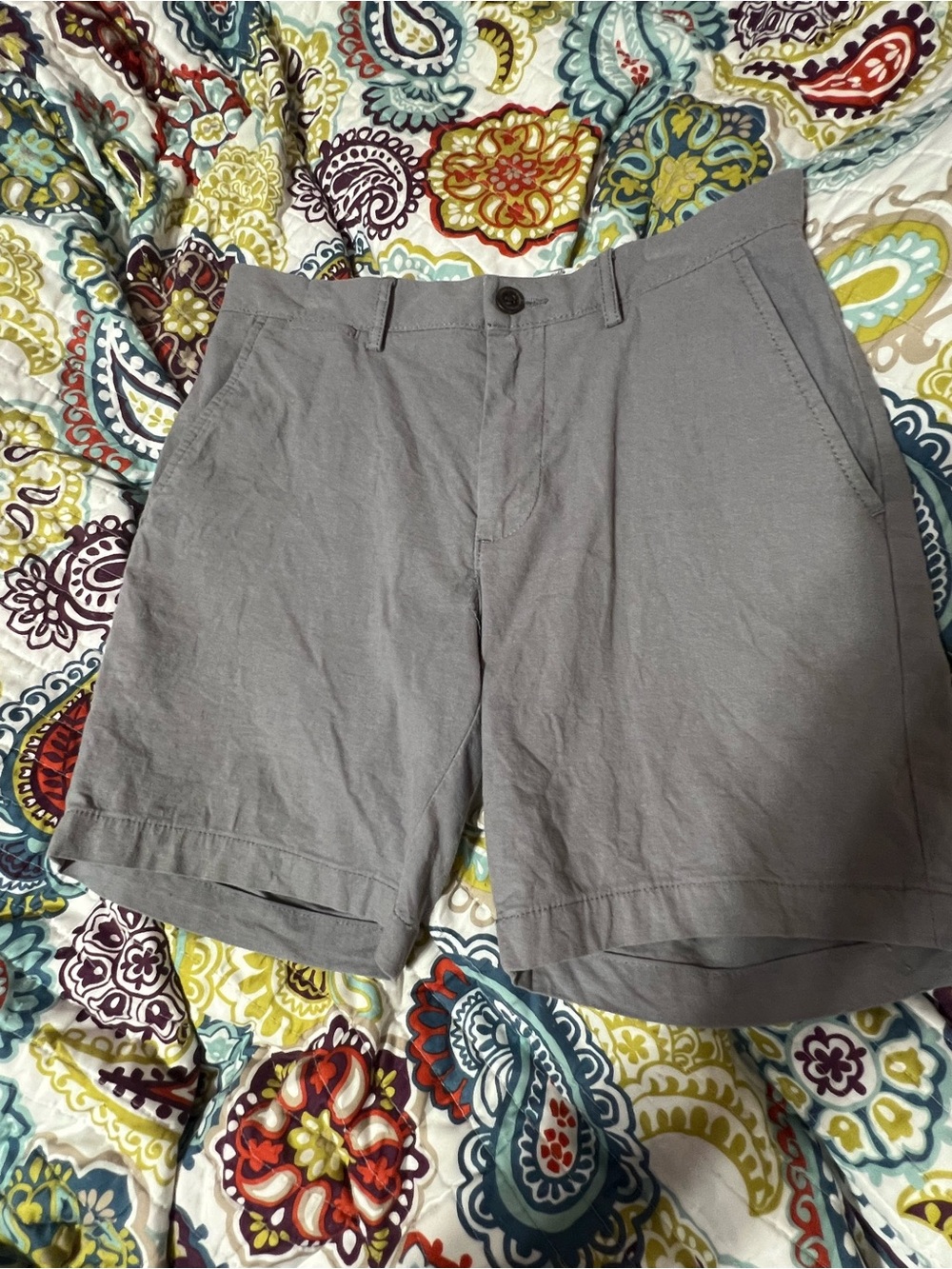 Amazon Essentials Men's Flat-Front Gray Shorts